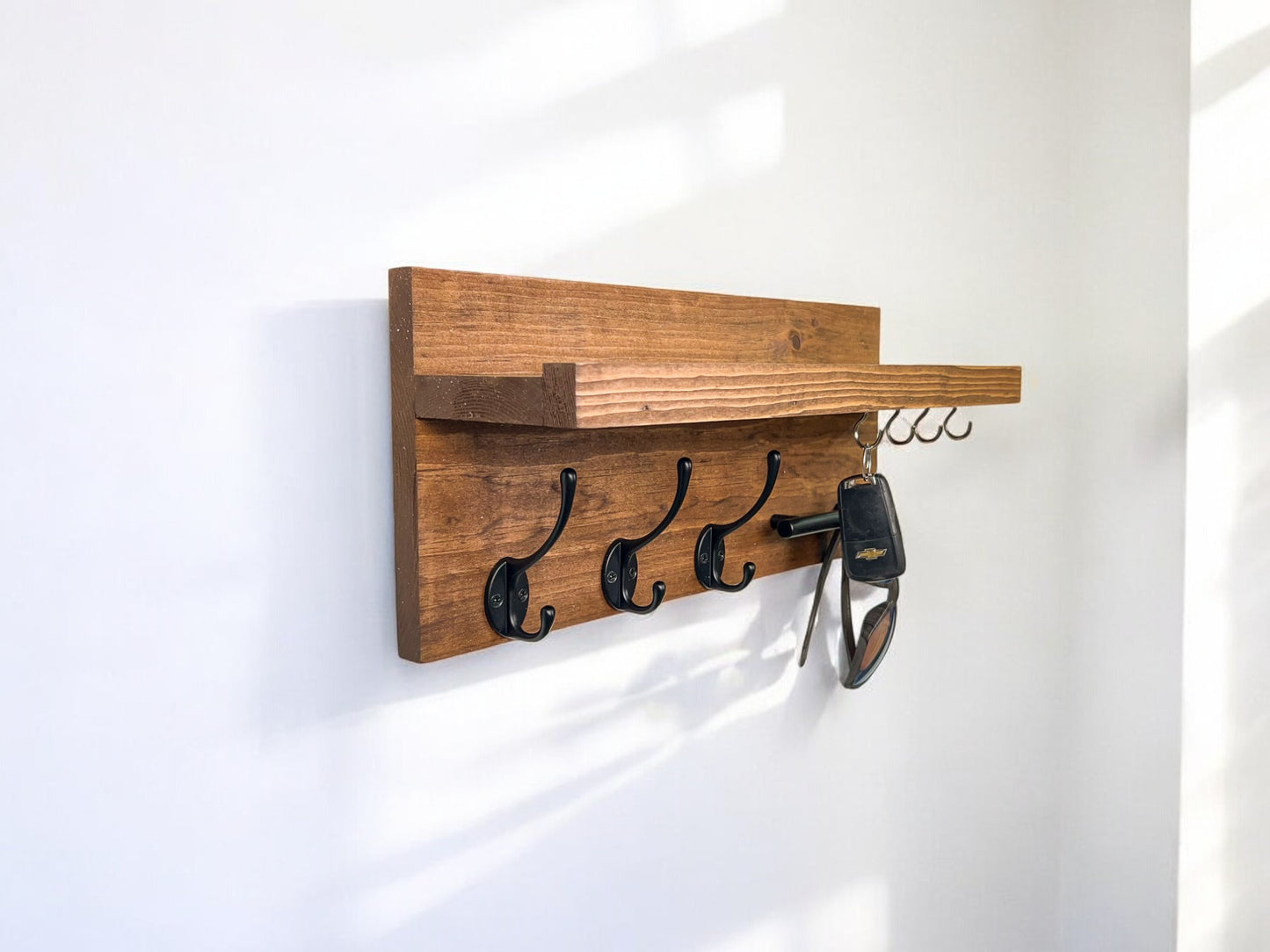 Wall Mounted Key Rack with Mail Holder - 12"