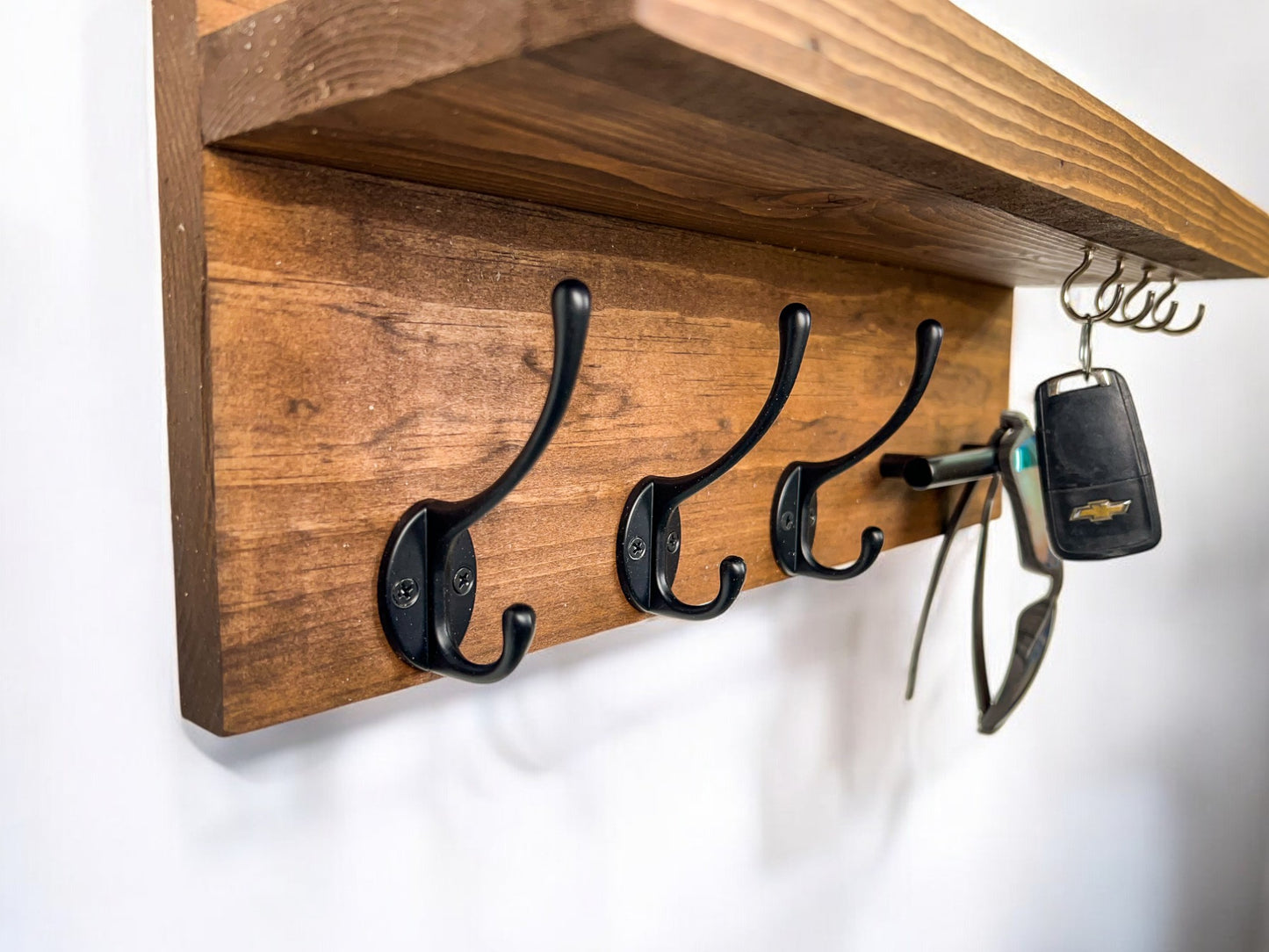 Wall Mounted Key Rack with Mail Holder - 12"