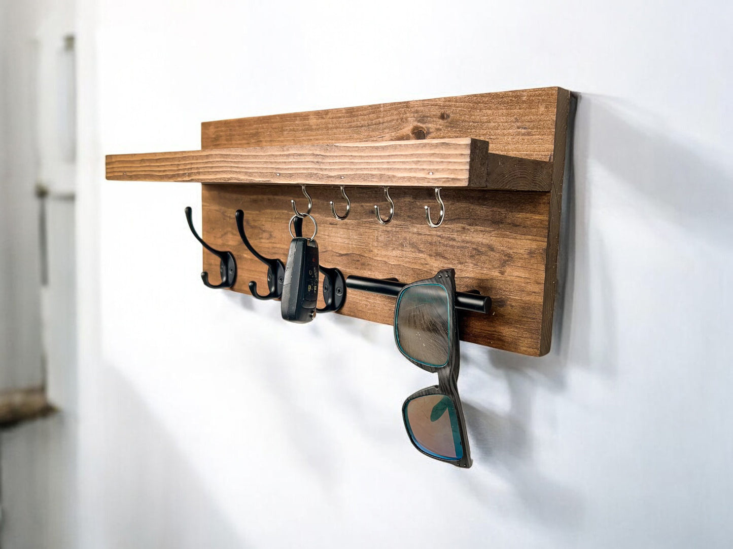 Wall Mounted Key Rack with Mail Holder - 12"