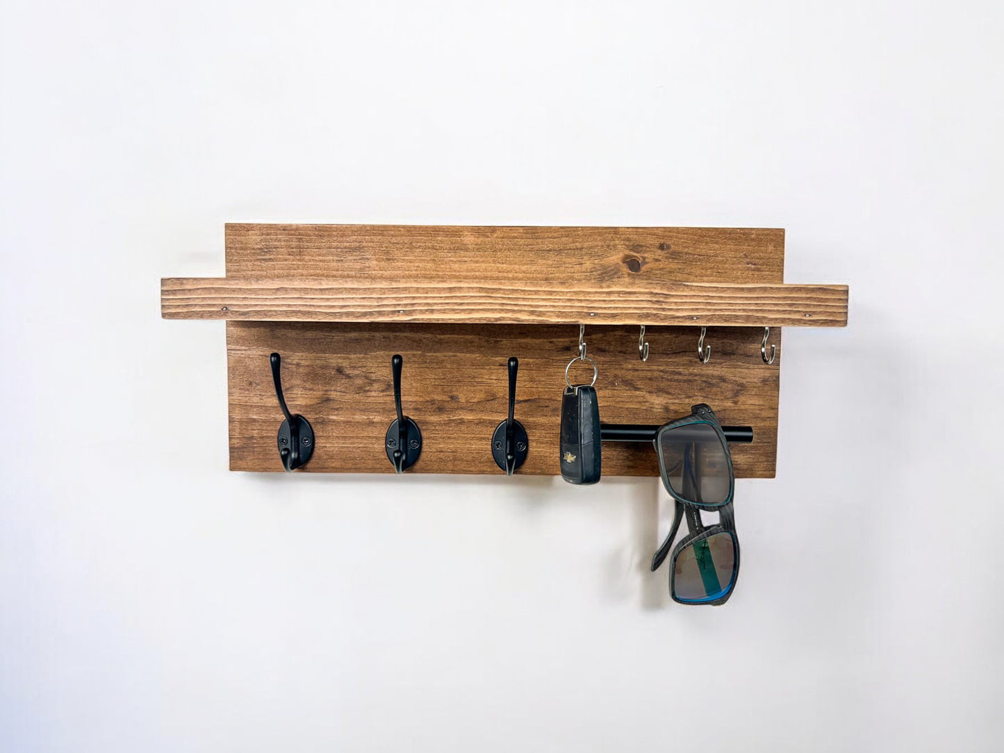 Wall Mounted Key Rack with Mail Holder - 12"